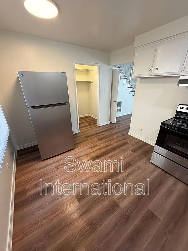 2 bed, 1.5 bath, 912 sqft, $2,375 — Photo 3