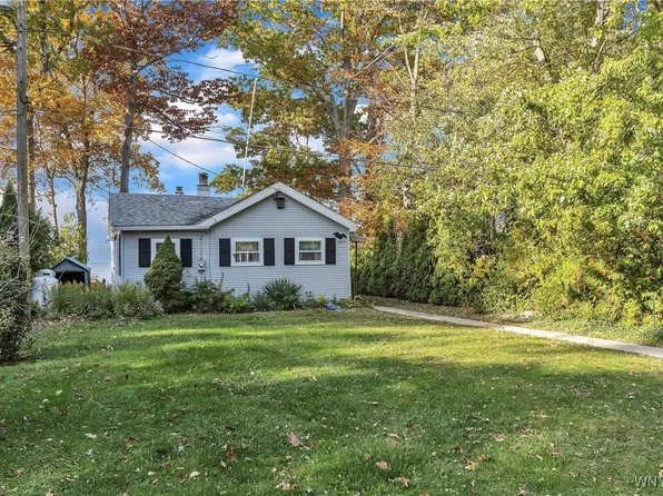 1727 Harrison Ln, Youngstown, NY 14174