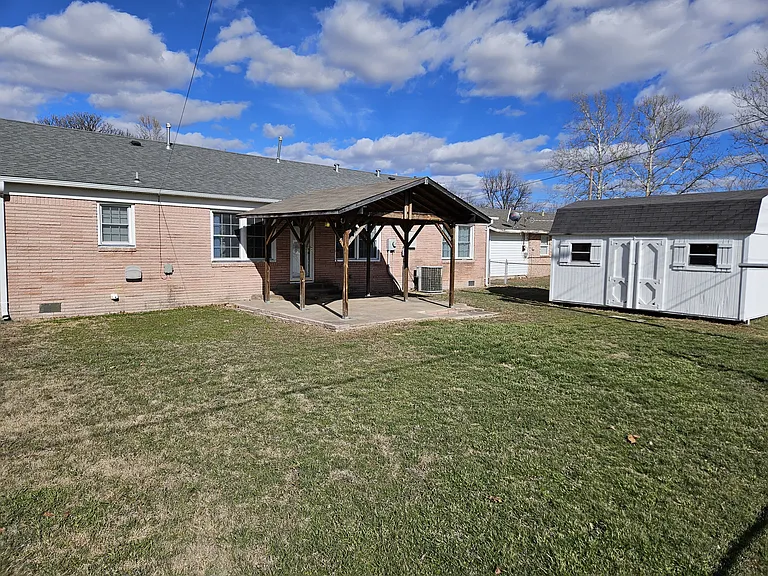 1904 W Oak Ave — Photo 16