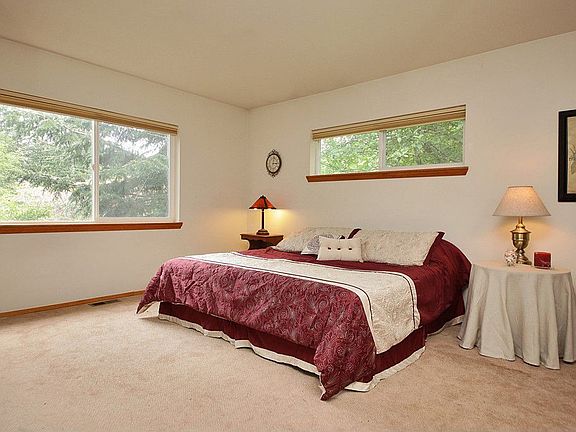 5th image of 826 Keesling St