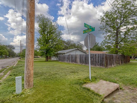 3rd image of 411 W Calera