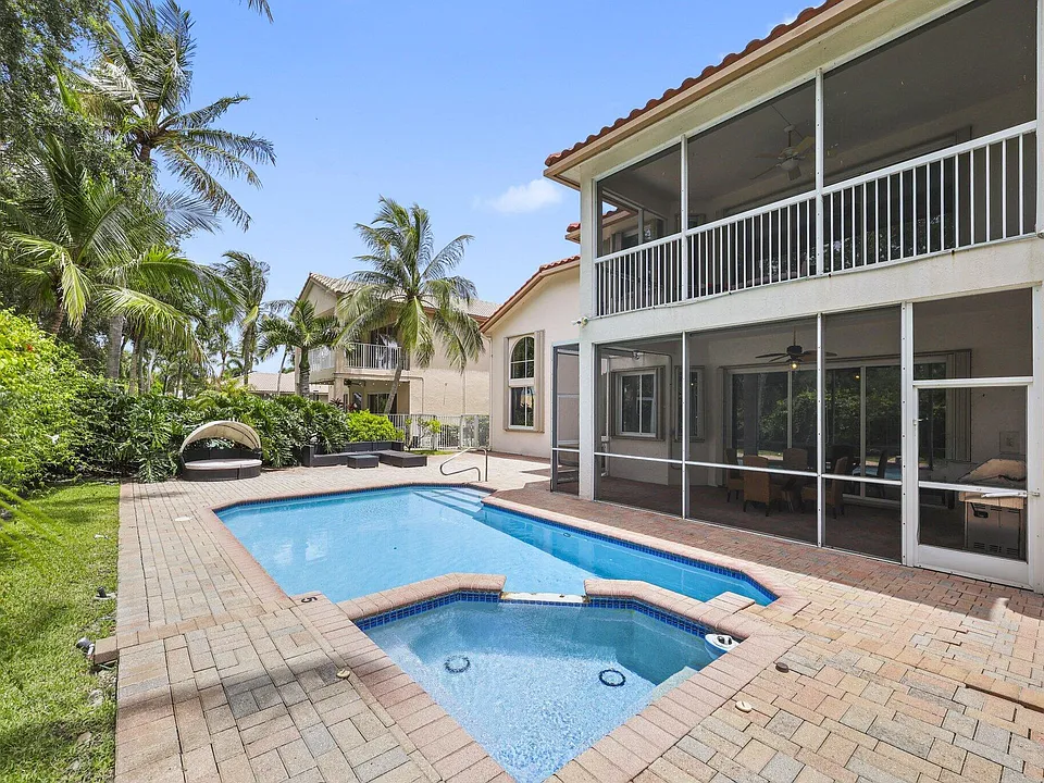 4461 Mariners Cove Dr