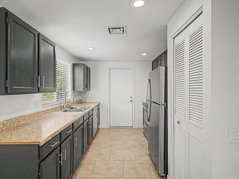 2104 N Comanche Dr — Photo 15