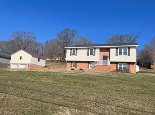 496 Glade Hill Dr, Lebanon, VA 24266