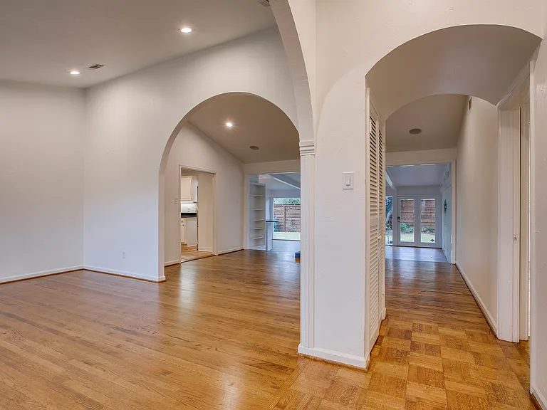 5815 Walnut Hill Ln — Photo 19