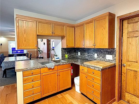 5th image of 35 Parkridge Ave