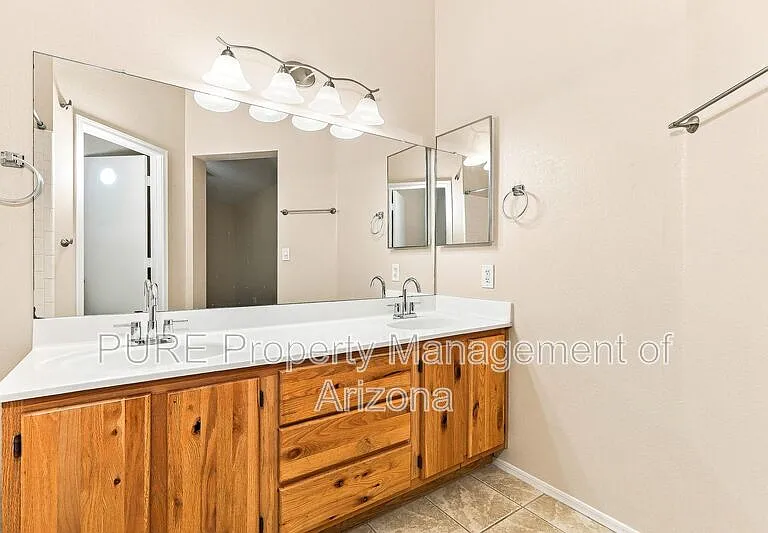 1151 N Cambridge St — Photo 13