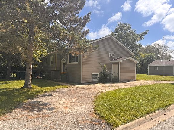 3rd image of 2221 Carmel Blvd