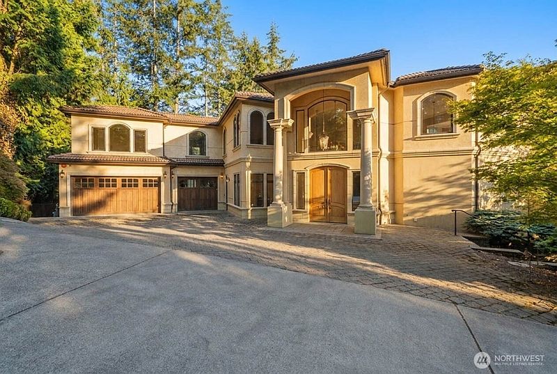 4th image of 1465 Evergreen Point Road