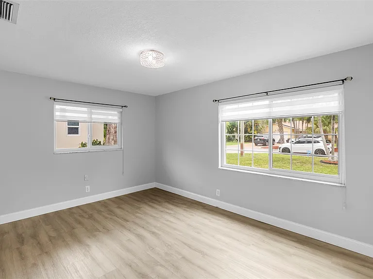 4112 NW 78th Ln — Photo 9