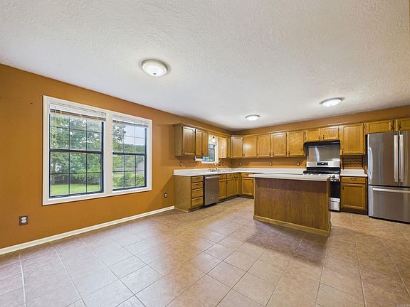 3rd image of 40 Chimney Rd