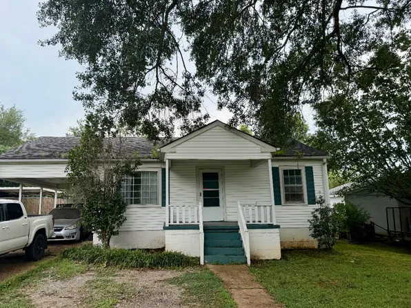 1004 N Commons St E, Tuscumbia, AL 35674