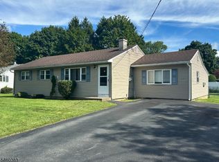 101 Hurley Dr, Hackettstown Town, NJ 07840