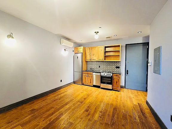 2nd image of 311 Melrose St APT 3B