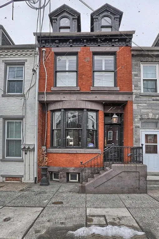 3 bed, 1.5 bath, 1280 sqft, $1,850 — Photo 1