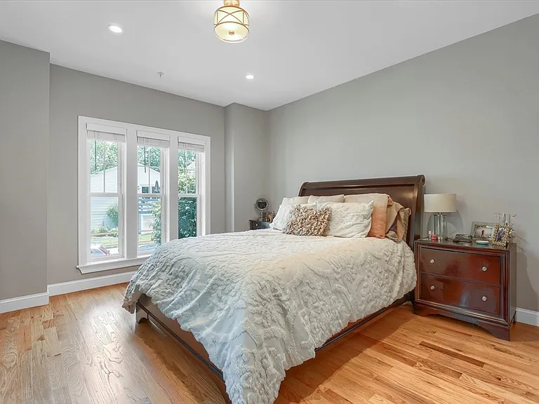 46 Port Norfolk St #1 — Photo 17