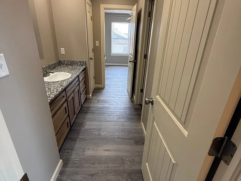 9004-9006 Sandra Way — Photo 14