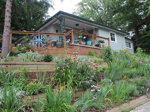900 Willowbrook Dr
