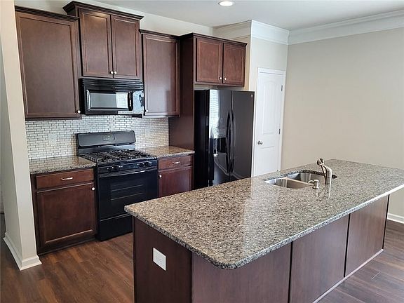 4th image of 67 Orange Cir