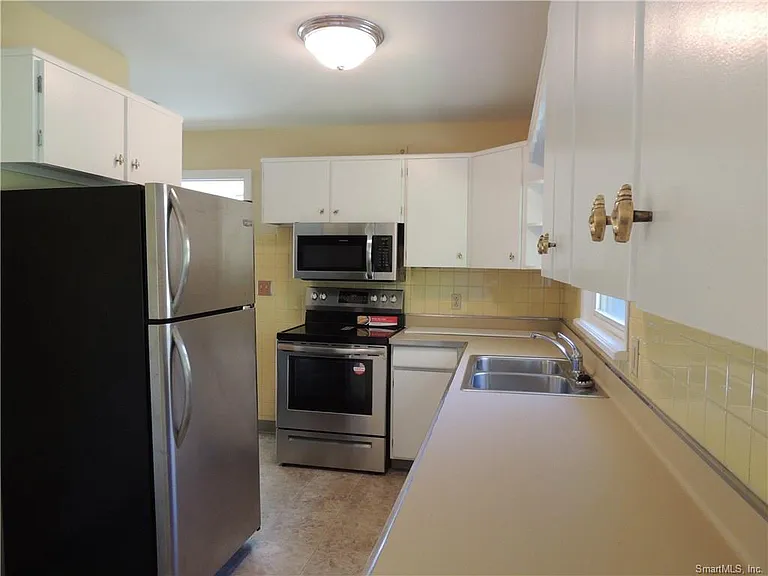 87 Hotchkiss Grove Rd — Photo 7