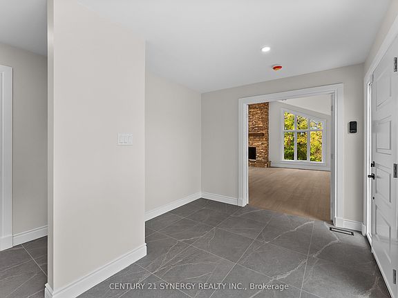 5th image of 1580 Groves Rd