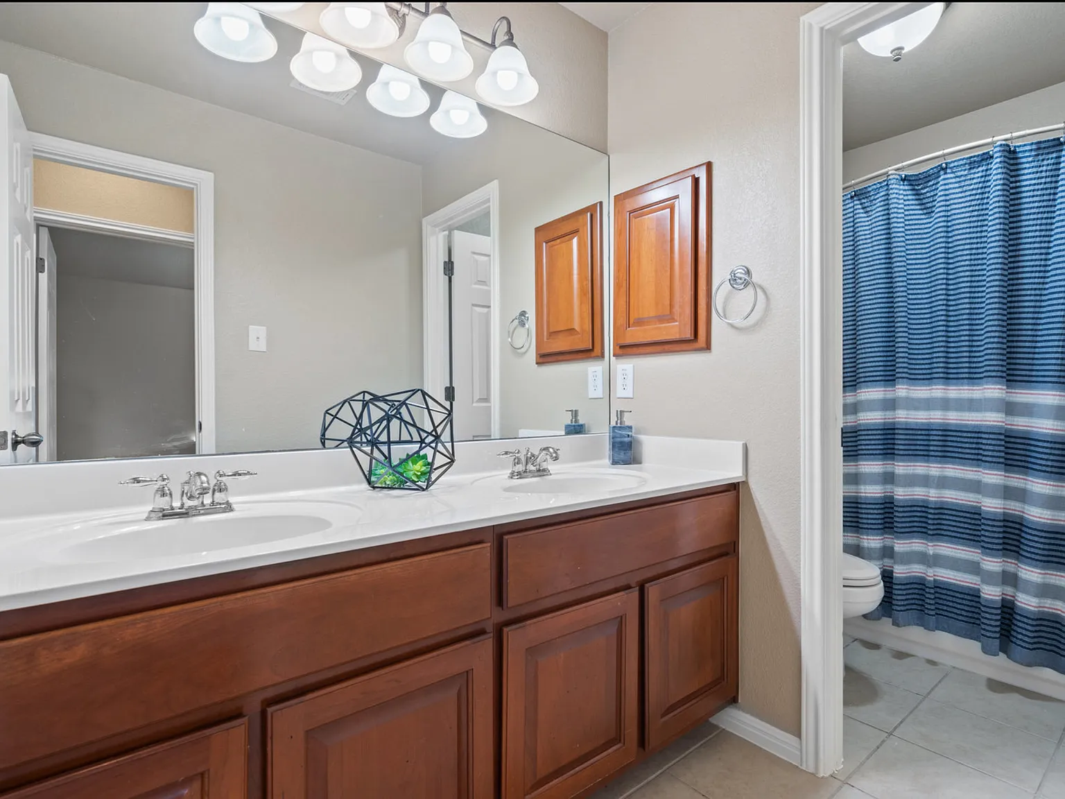 4 bed, 3124 sqft, $875 — Photo 4