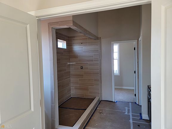 3rd image of 4676 Silver Oak Dr SW