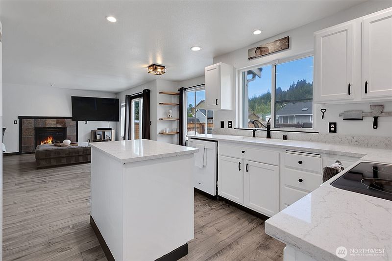 3rd image of 15604 253rd Avenue E