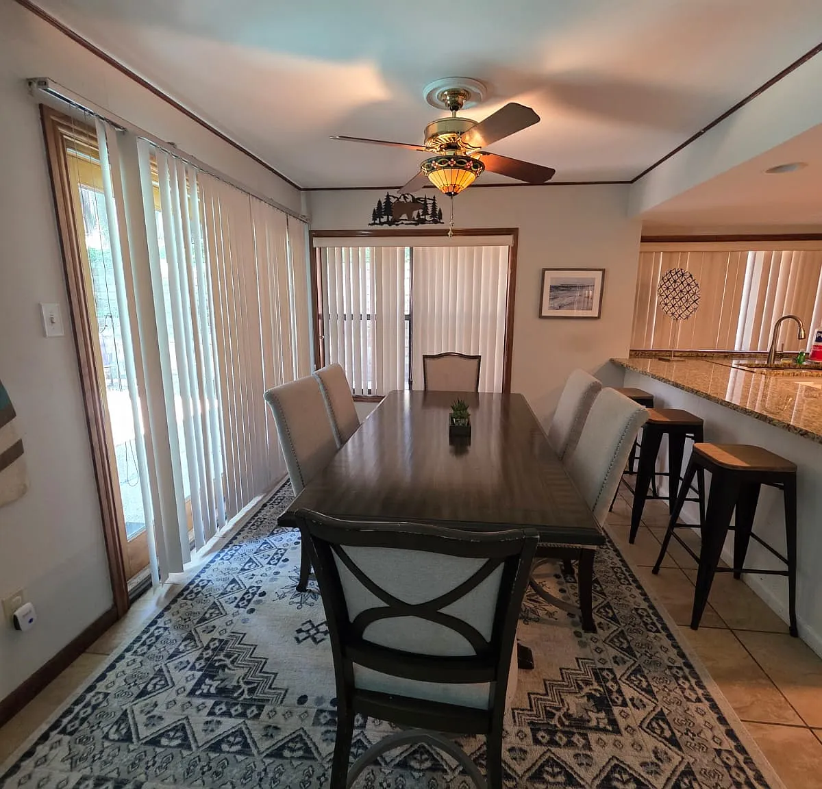 5 bed, 3018 sqft, $5,000 — Photo 1
