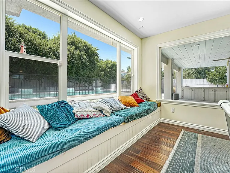 22450 Collins St — Photo 41
