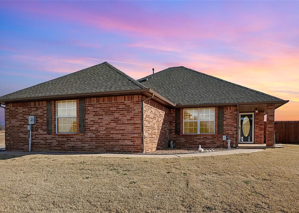 1st image of 4 Willow Creek Dr