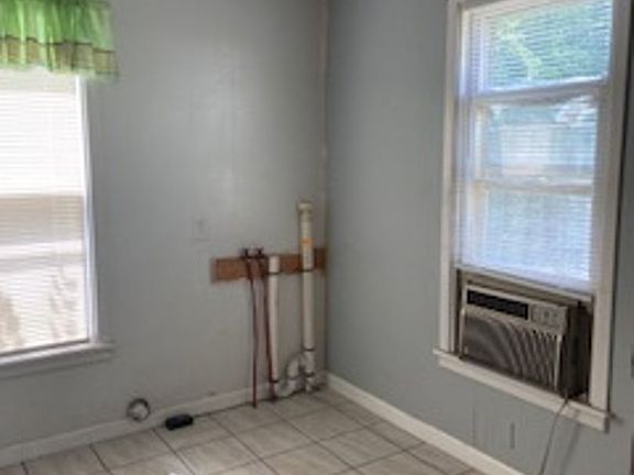3rd image of 3166 Bickley St