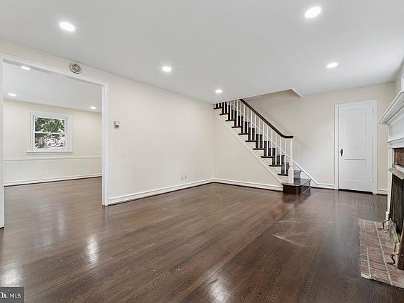 3rd image of 8427 Limekiln Pike