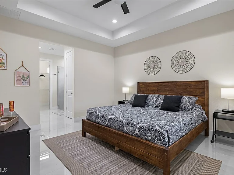 1137 SW 18th Ct — Photo 11