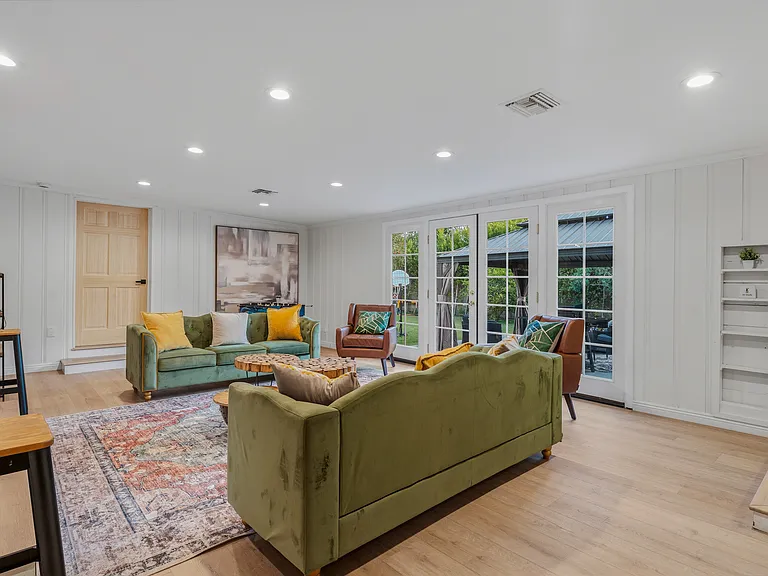 5835 Hillview Park Ave — Photo 28