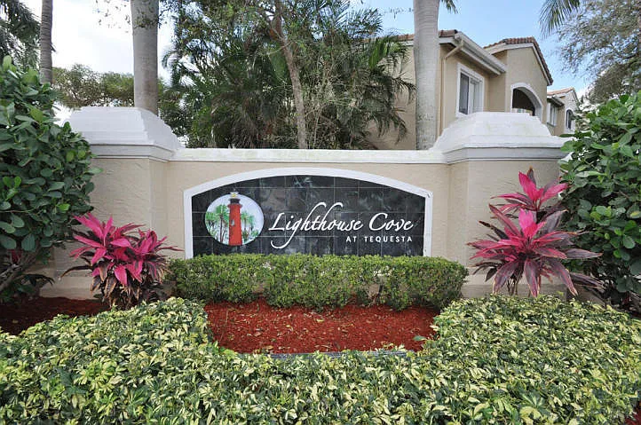 2 bed, 4.0 bath, 1200 sqft, $4,000 — Photo 2