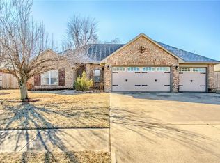 1336 W Emerald Way, Mustang, OK 73064