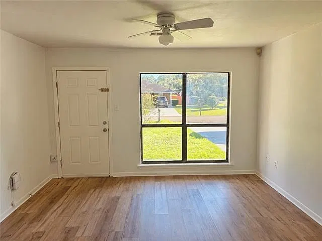 3 bed, 1.5 bath, 1232 sqft, $1,400 — Photo 2