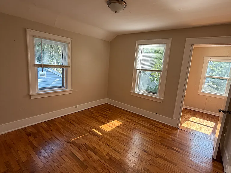 321 S Clemens Ave — Photo 8