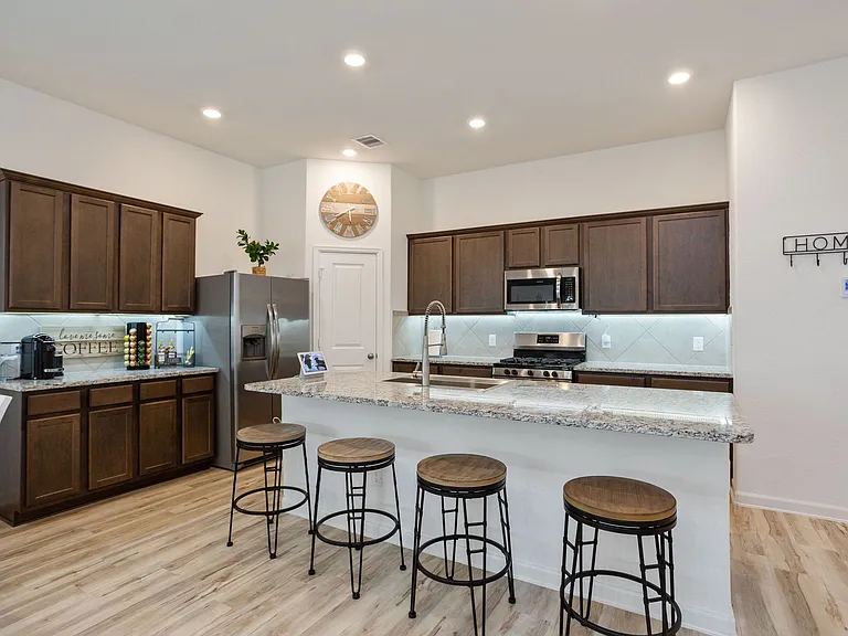 4827 Chestnut Valley Ln — Photo 3
