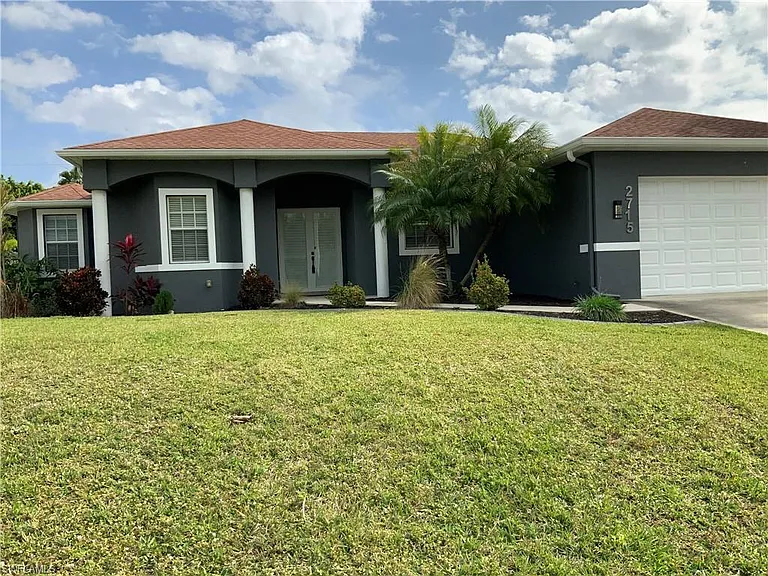 2715 SW 2nd Pl — Photo 3