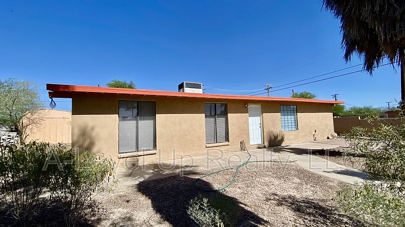 1st image of 700 W Calle Colado