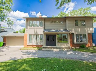 2110 Langham Dr, West Bloomfield, MI 48323