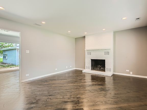 4th image of 17131 Oconto Ave