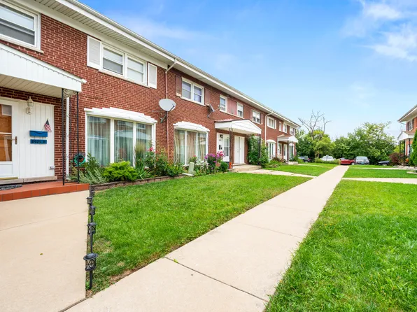 8929 Robin Dr APT D, Des Plaines, IL 60016
