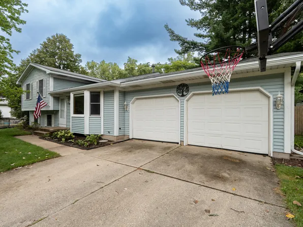 890 Gabrielle Ct NE, Grand Rapids, MI 49505