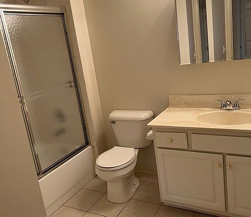 5th image of 6463 N Northwest Hwy APT 208