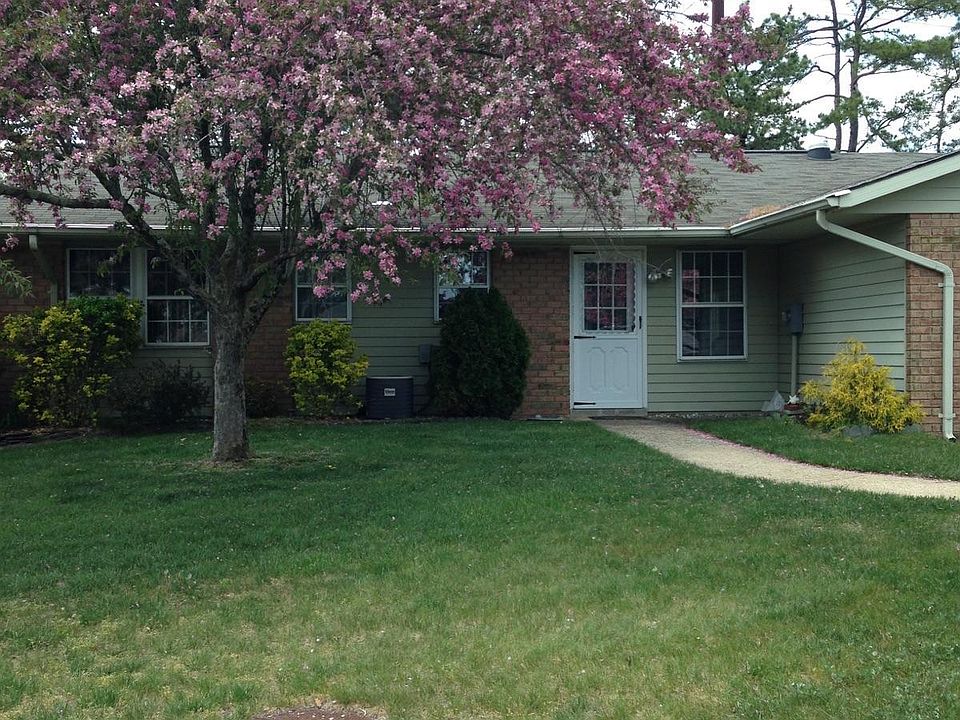 1st image of 102 Cambridge Circle #B