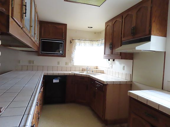 2nd image of 2626 Sequoia Way