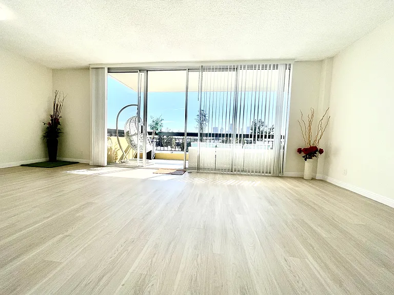 Occidental Towers Apartments — Photo 144